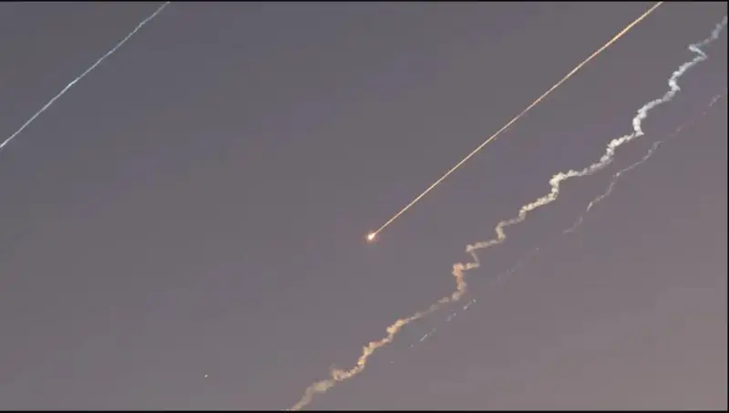 Iran oo Gantaalo ugu jawaabtay Israel