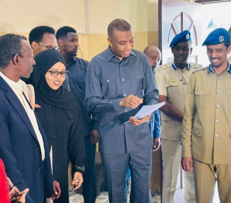 Ra”iisul wasaaraha XFS oo si rasmi ah u furay Imtixaanka fasalada 12-aad