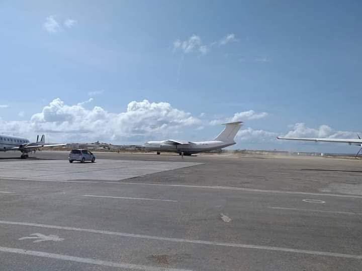 Imaaraadka Carabta Oo Qalabkiisa Milatari Kala Baxay Muqdisho