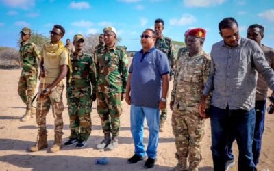 Sawirro: Guddoomiyr Muungaab oo booqday furrimaha dagaalka kuna dhawaaqay…